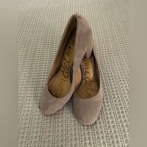 Sam Edelman Stillson taupe suede heels. Leather upper. 3.5 inch block heel.